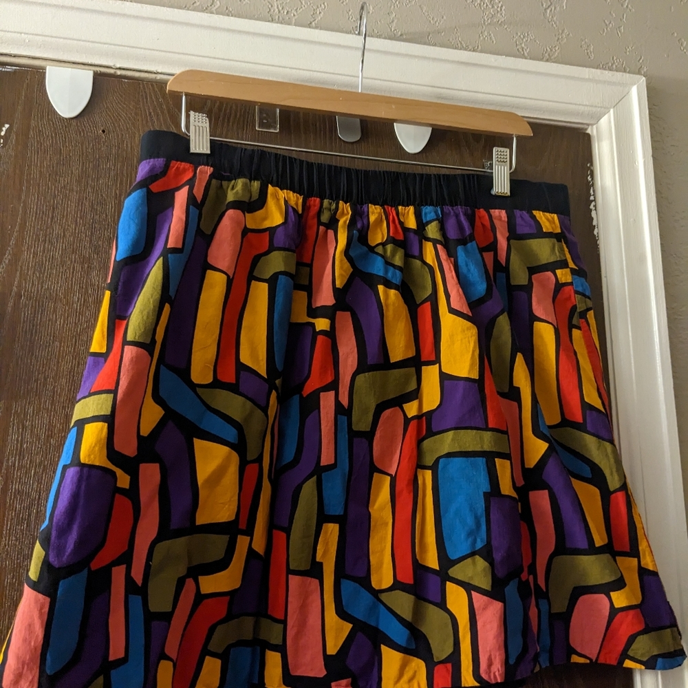 Reversible pattern to plain black knee length skirt